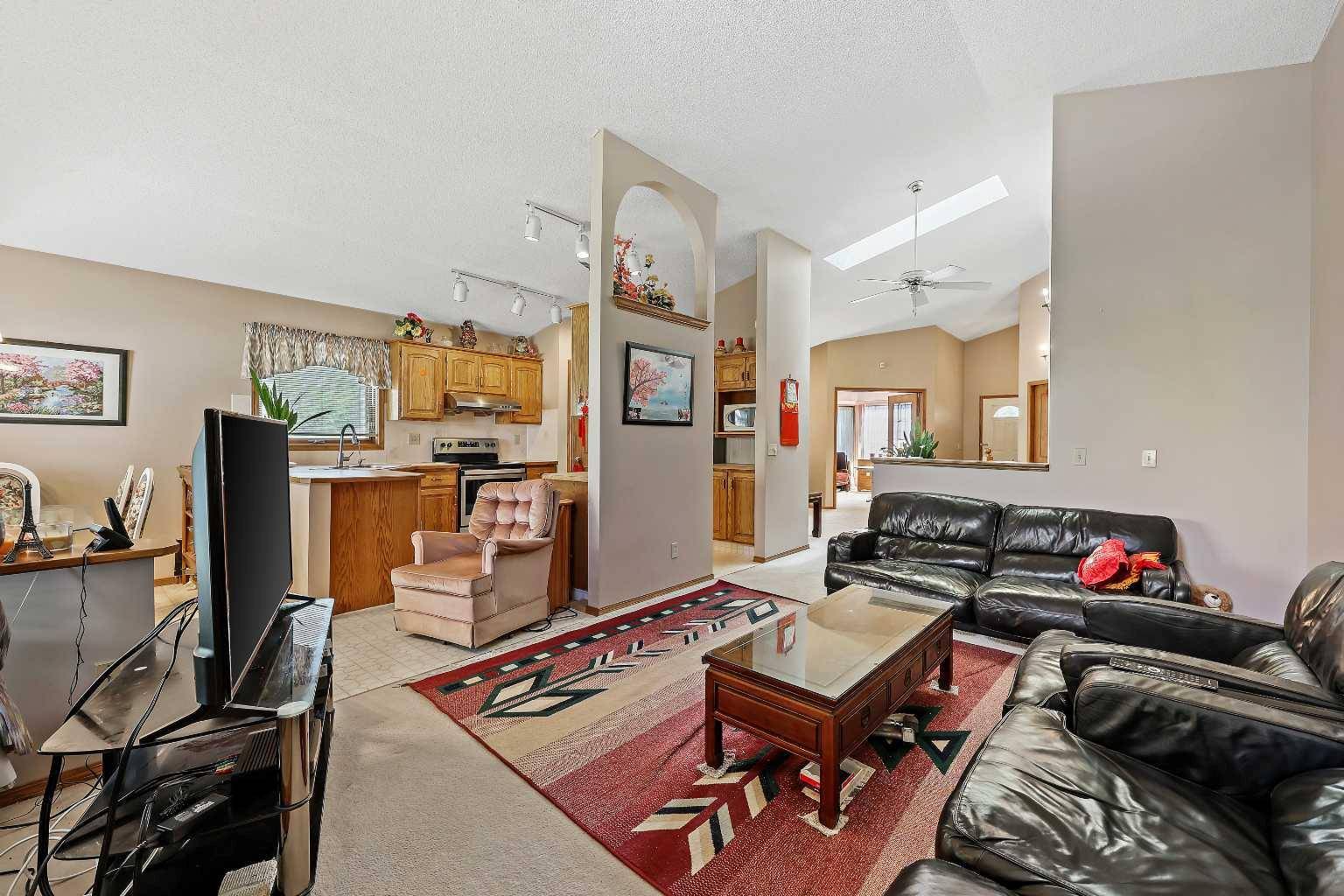 Calgary, AB T3A 4Y3,184 Hampshire CIR Northwest
