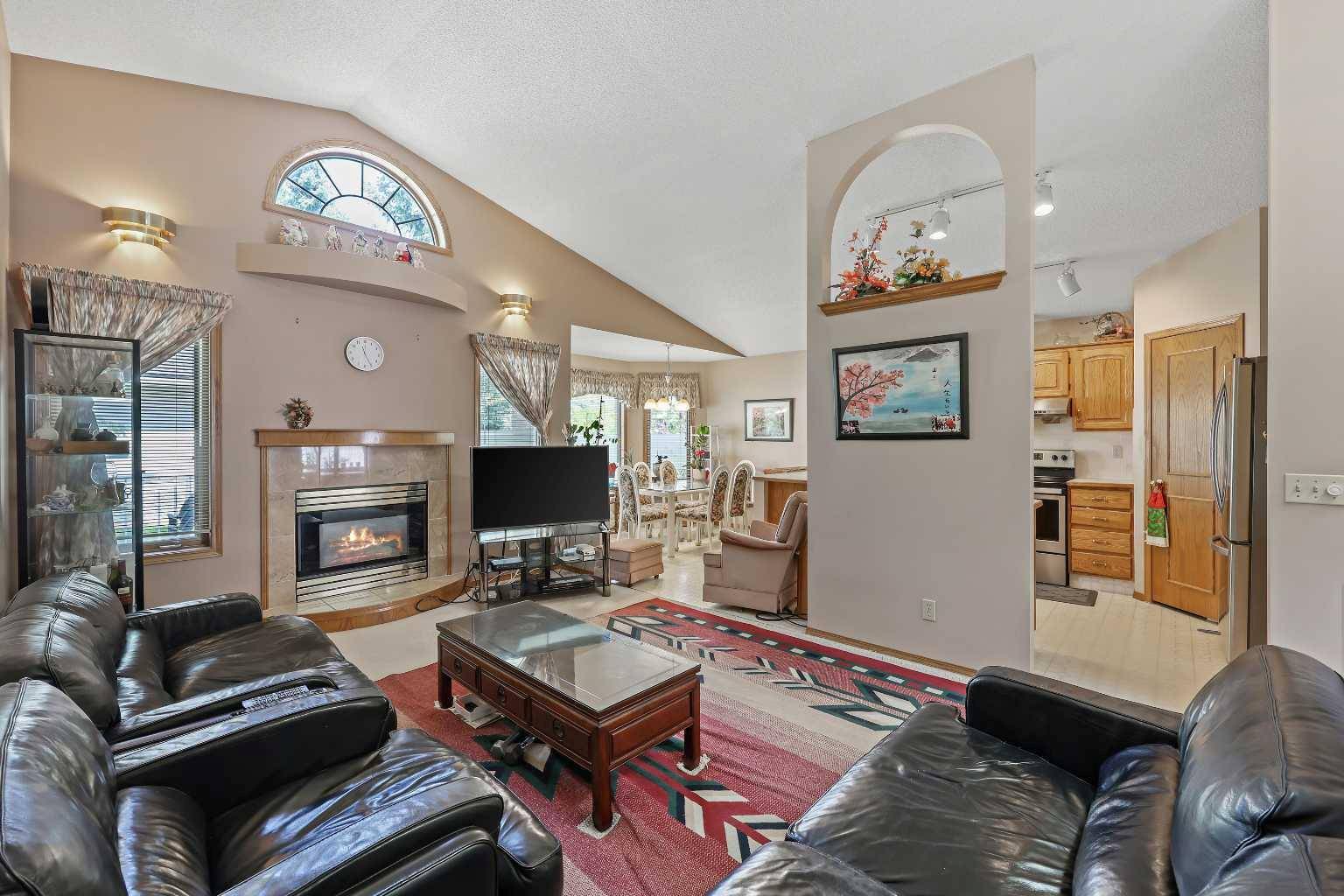 Calgary, AB T3A 4Y3,184 Hampshire CIR Northwest