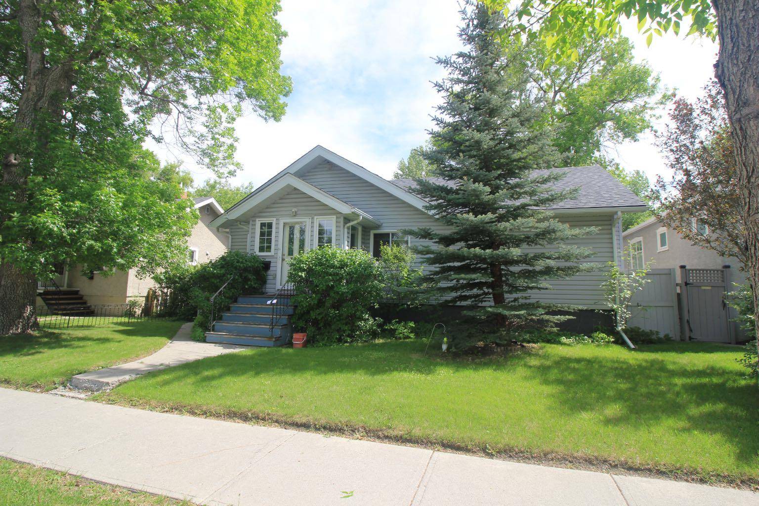 327 12 AVE NW, Calgary, AB t2m0c8