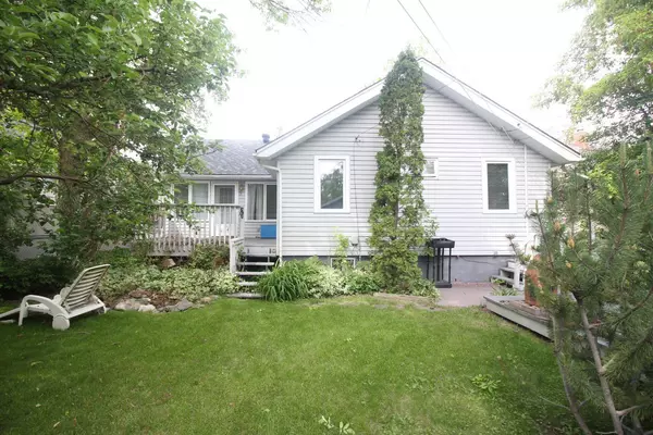Calgary, AB t2m0c8,327 12 AVE NW