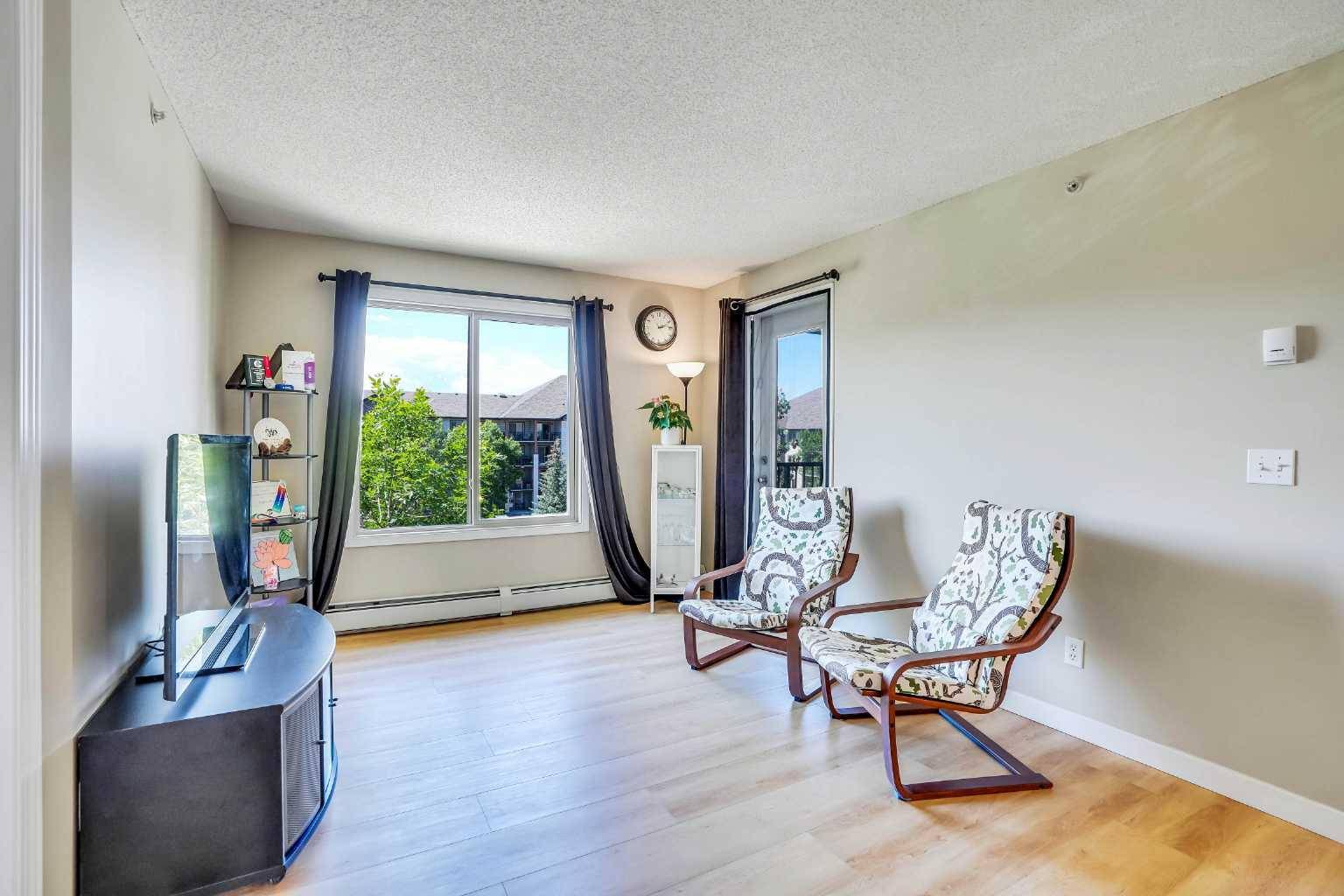 Calgary, AB T2Y 0H6,8 Bridlecrest DR Southwest #2430
