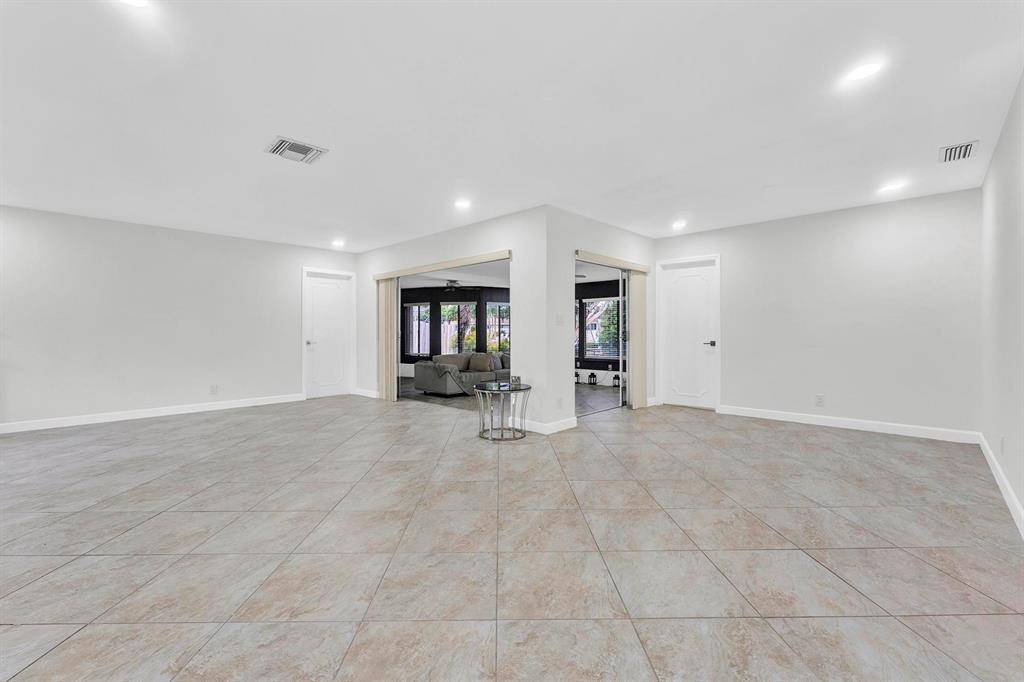 Fort Lauderdale, FL 33334,5921 NE 15th Ave
