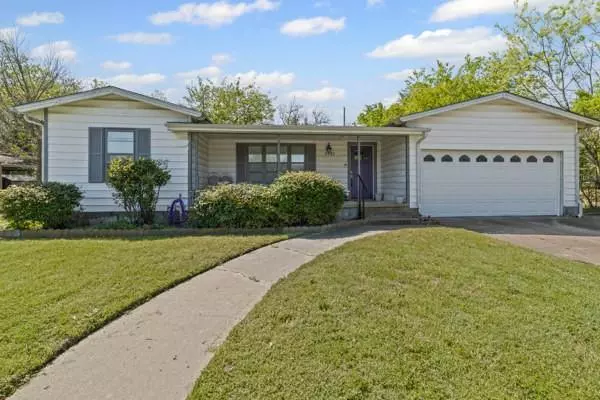 1321 W Water Street, Weatherford, TX 76086
