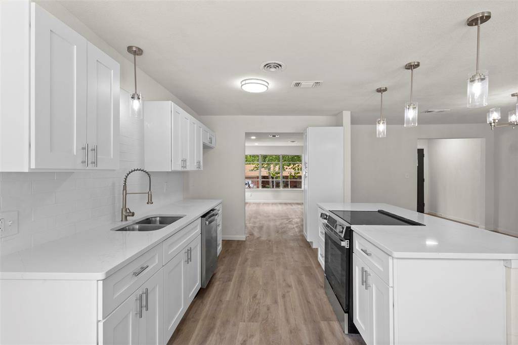 Fort Worth, TX 76112,6920 Robinhood Lane