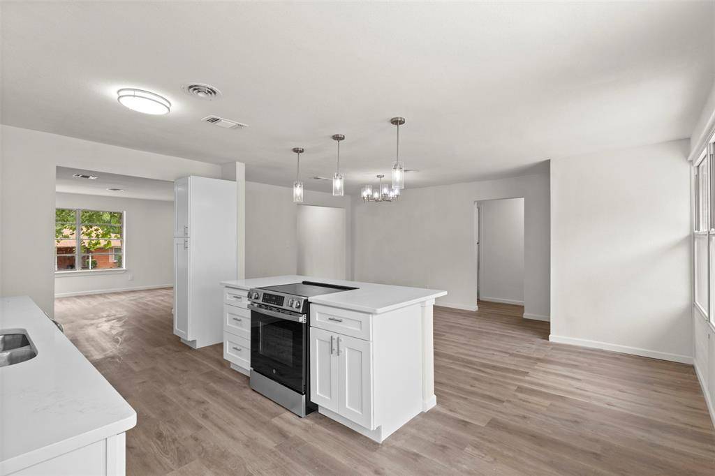 Fort Worth, TX 76112,6920 Robinhood Lane