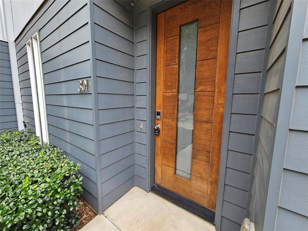 Dallas, TX 75204,3816 San Jacinto Street #301