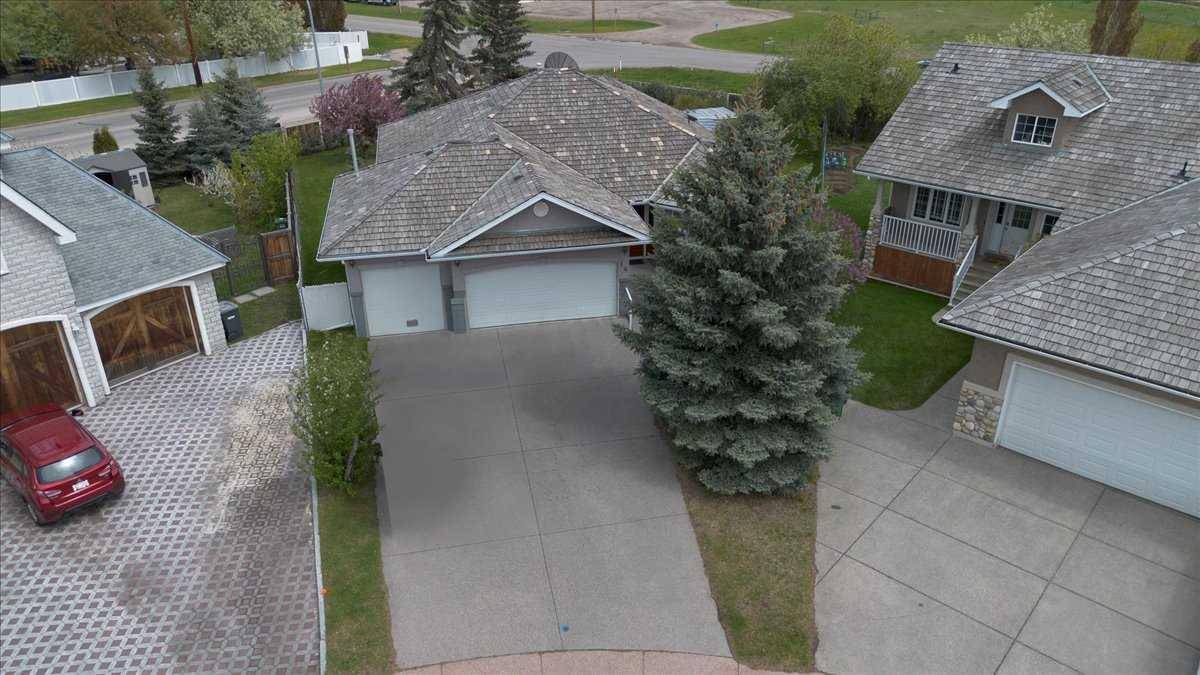 Strathmore, AB T1P 1L3,14 Grande Point EST