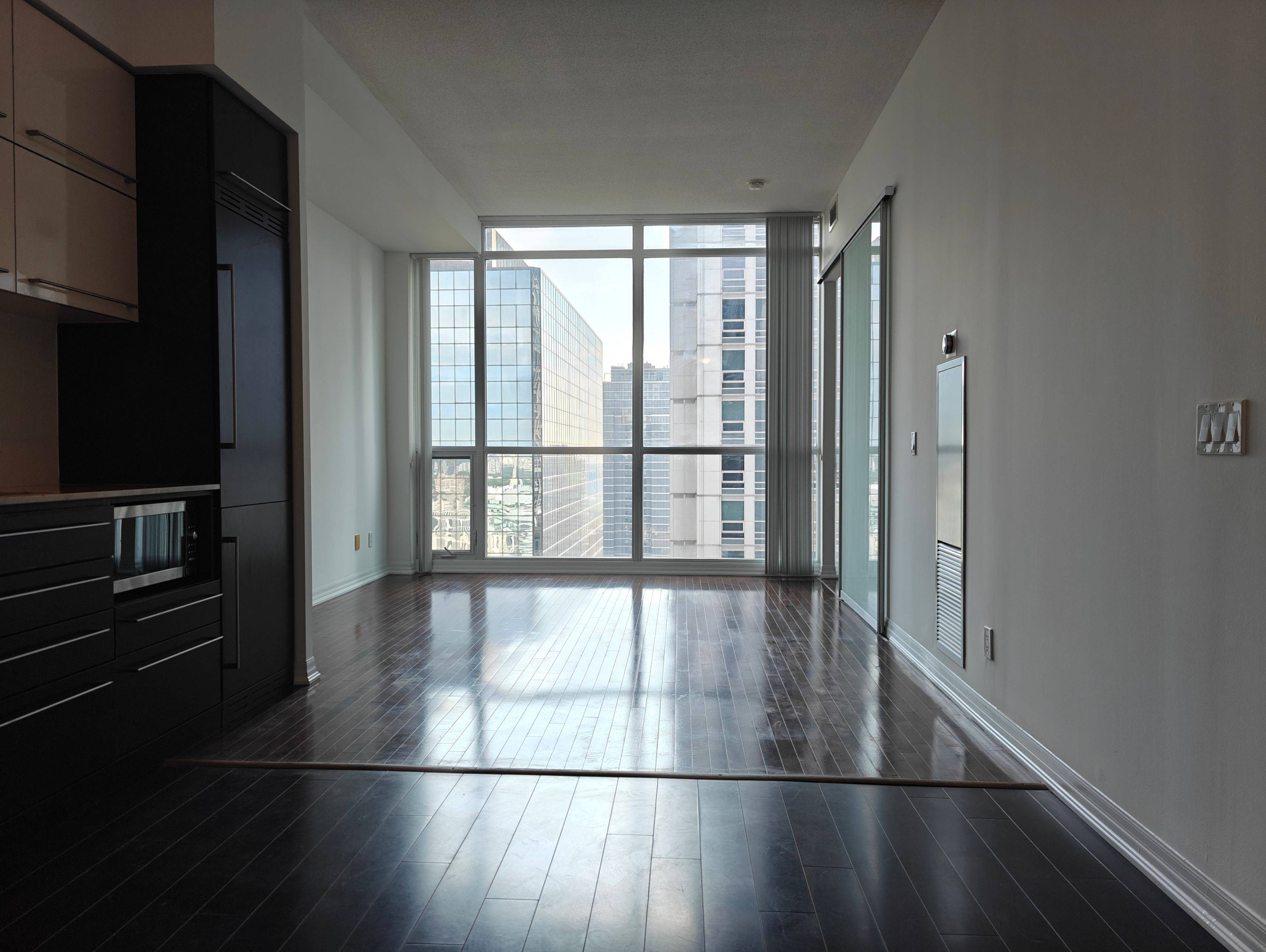 Toronto C01, ON M5G 0N6,770 Bay ST #PH205
