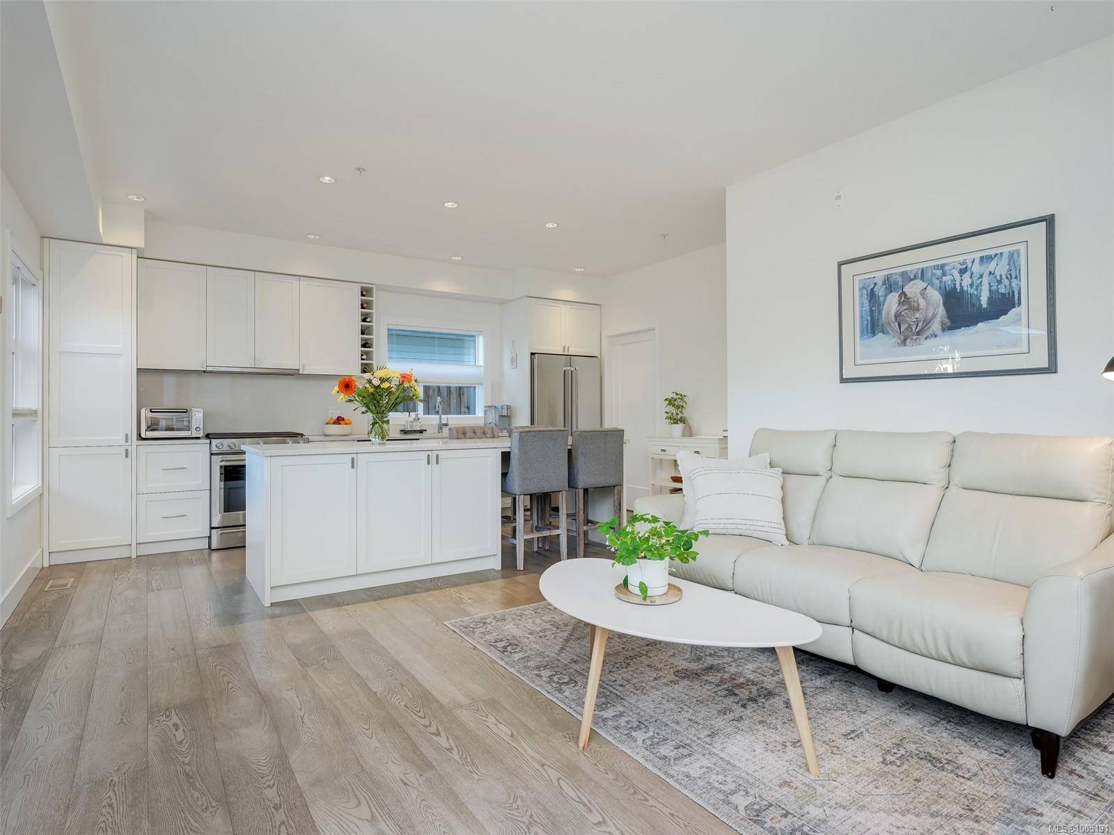 Sidney, BC V8L 2V8,9889 Seventh St #14