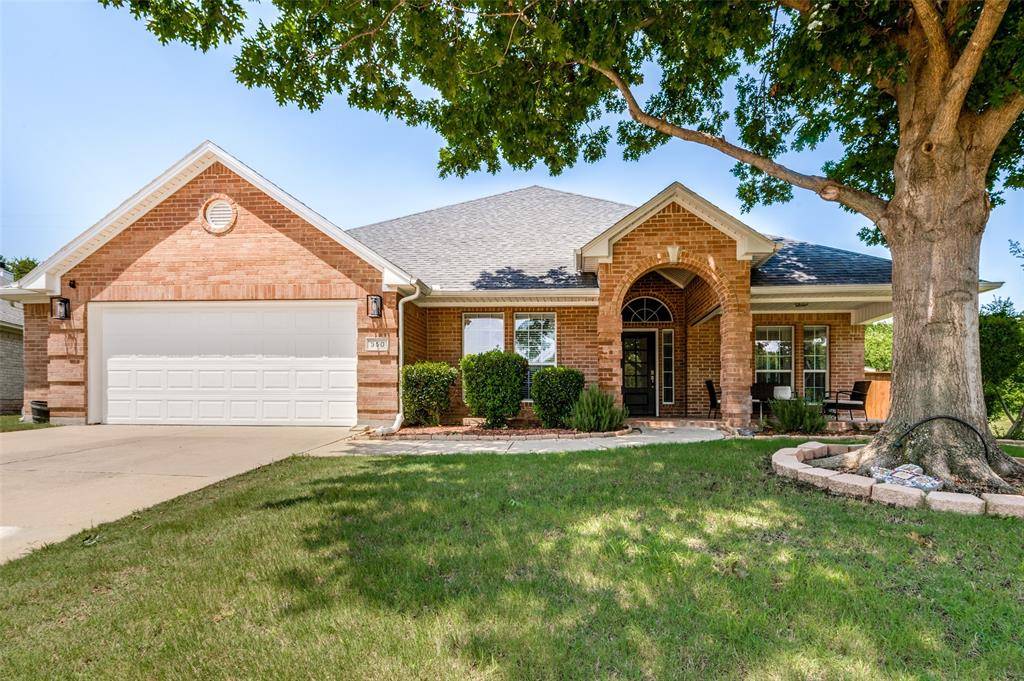 950 Badbury Lane, Grand Prairie, TX 75052