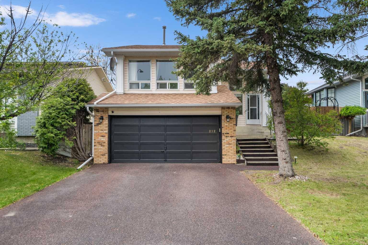 212 Woodbine BLVD Southwest, Calgary, AB T2W 4K5