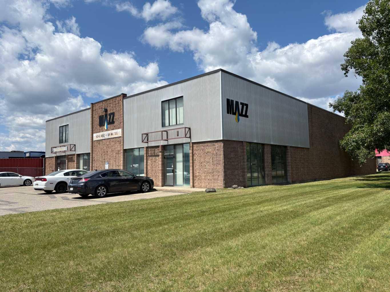 Calgary, AB T2B 2B3,4452 64 AVE SE