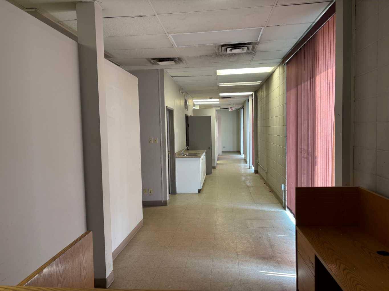 Calgary, AB T2B 2B3,4452 64 AVE SE