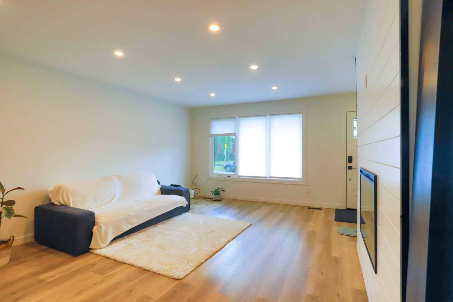 Calgary, AB T2Y0Y6,1215 28 ST Southeast