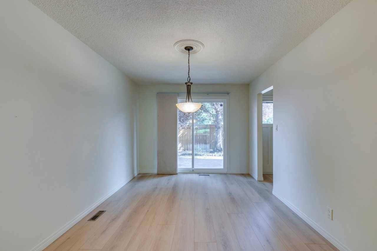 Calgary, AB T2J0L8,714 Willow Park DR Southeast #26
