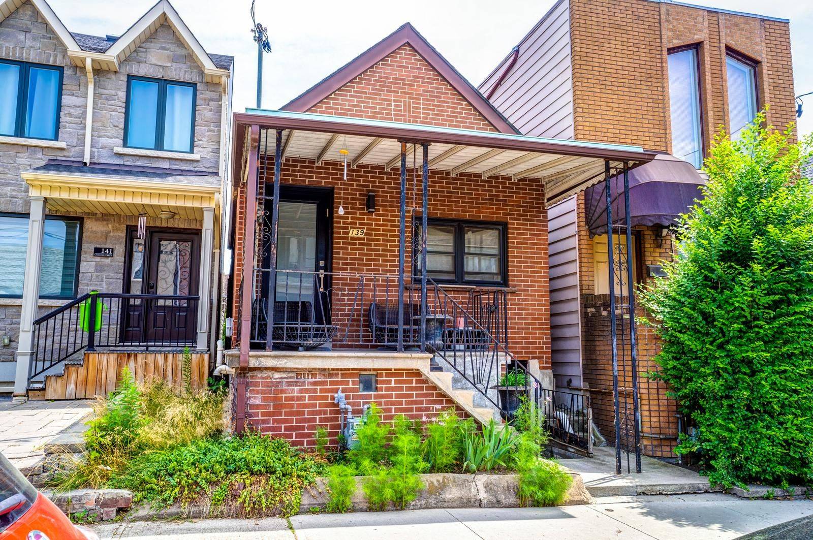 139 Christie ST, Toronto C02, ON M6G 3B3