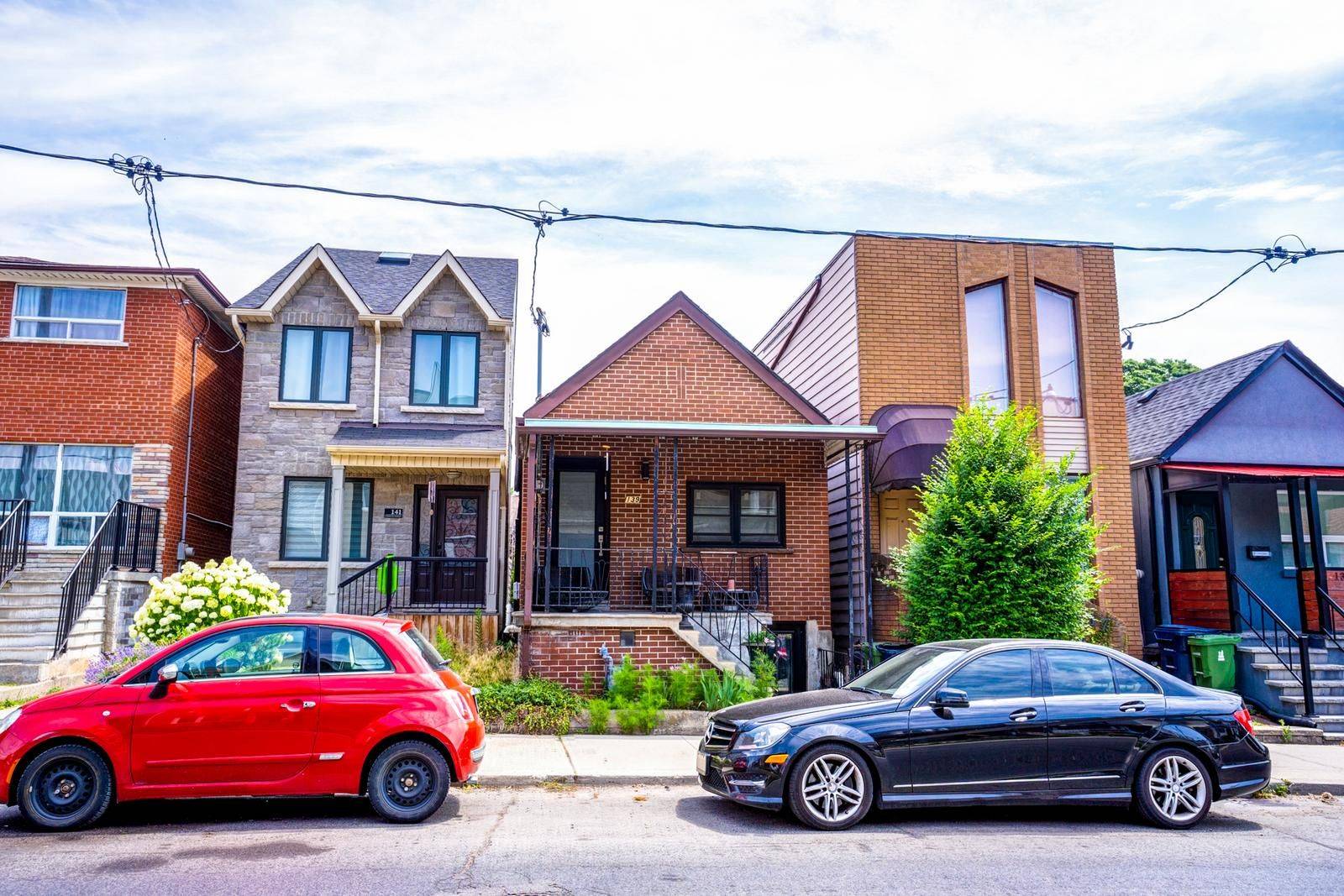 Toronto C02, ON M6G 3B3,139 Christie ST