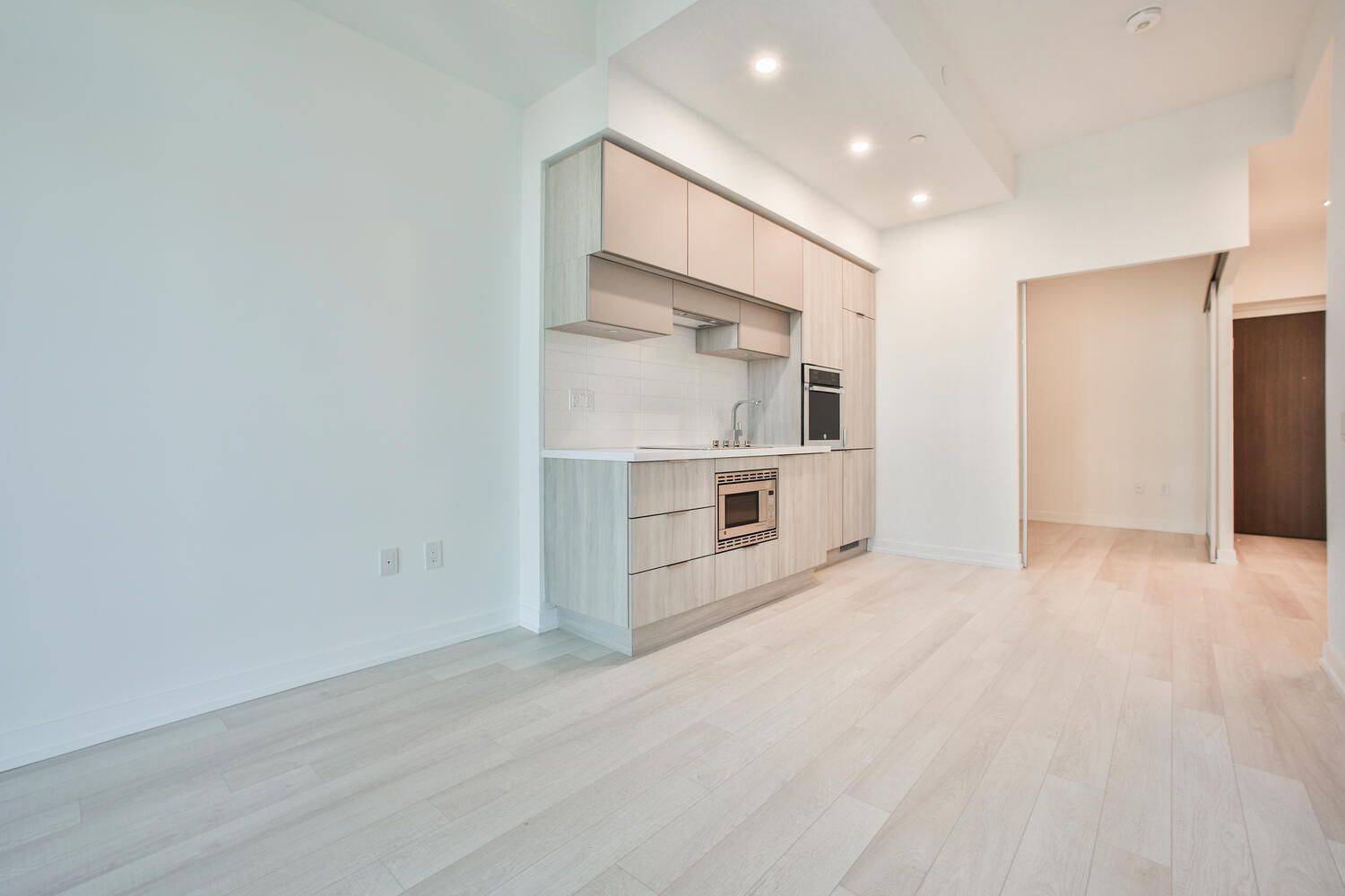 Toronto C10, ON M4P 1P9,39 Roehampton AVE #3010