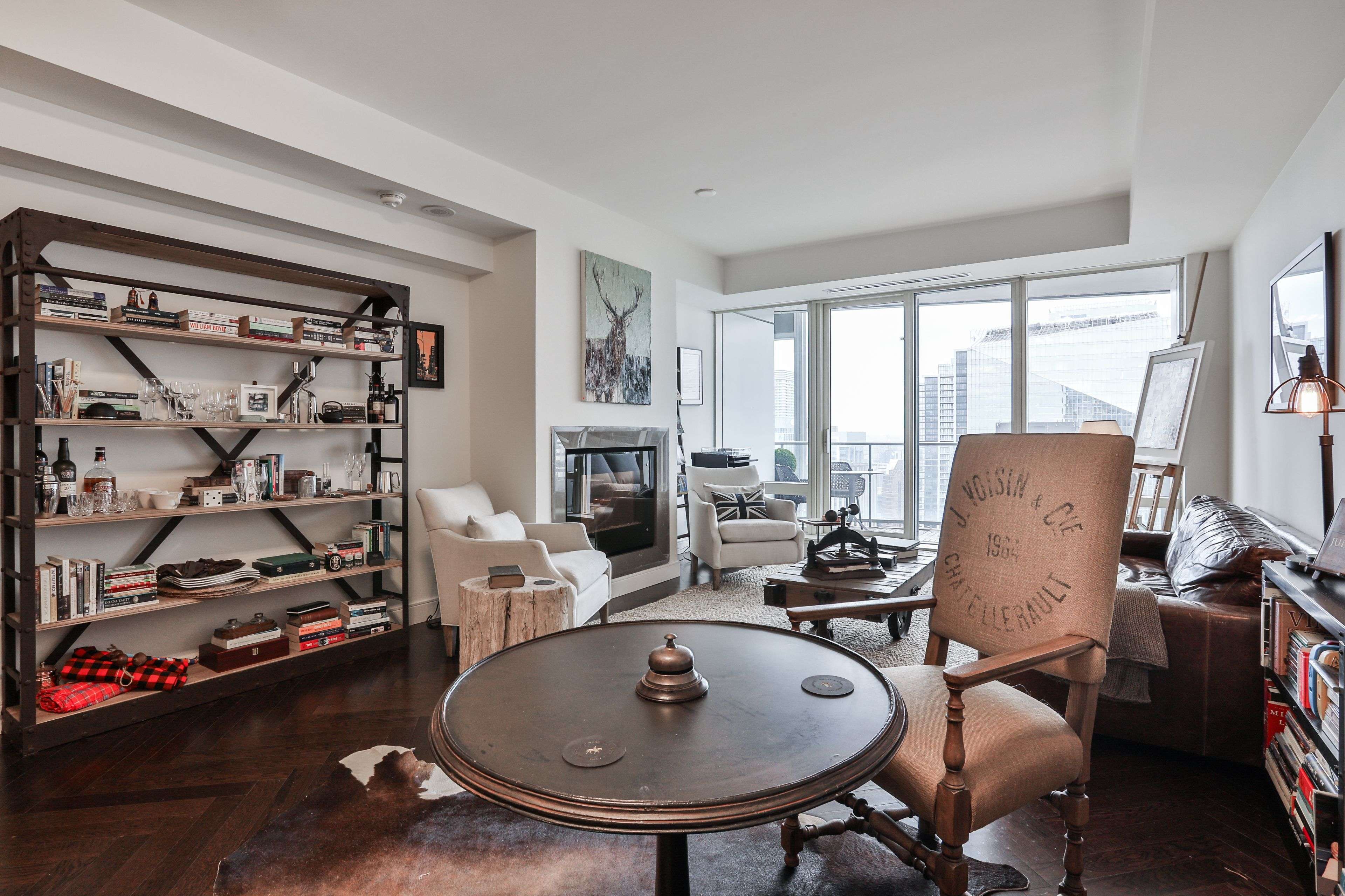 Toronto C01, ON M5H 0A2,180 University AVE #4707