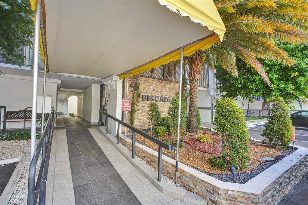 Aventura, FL 33180,20400 W Country Club Dr #118