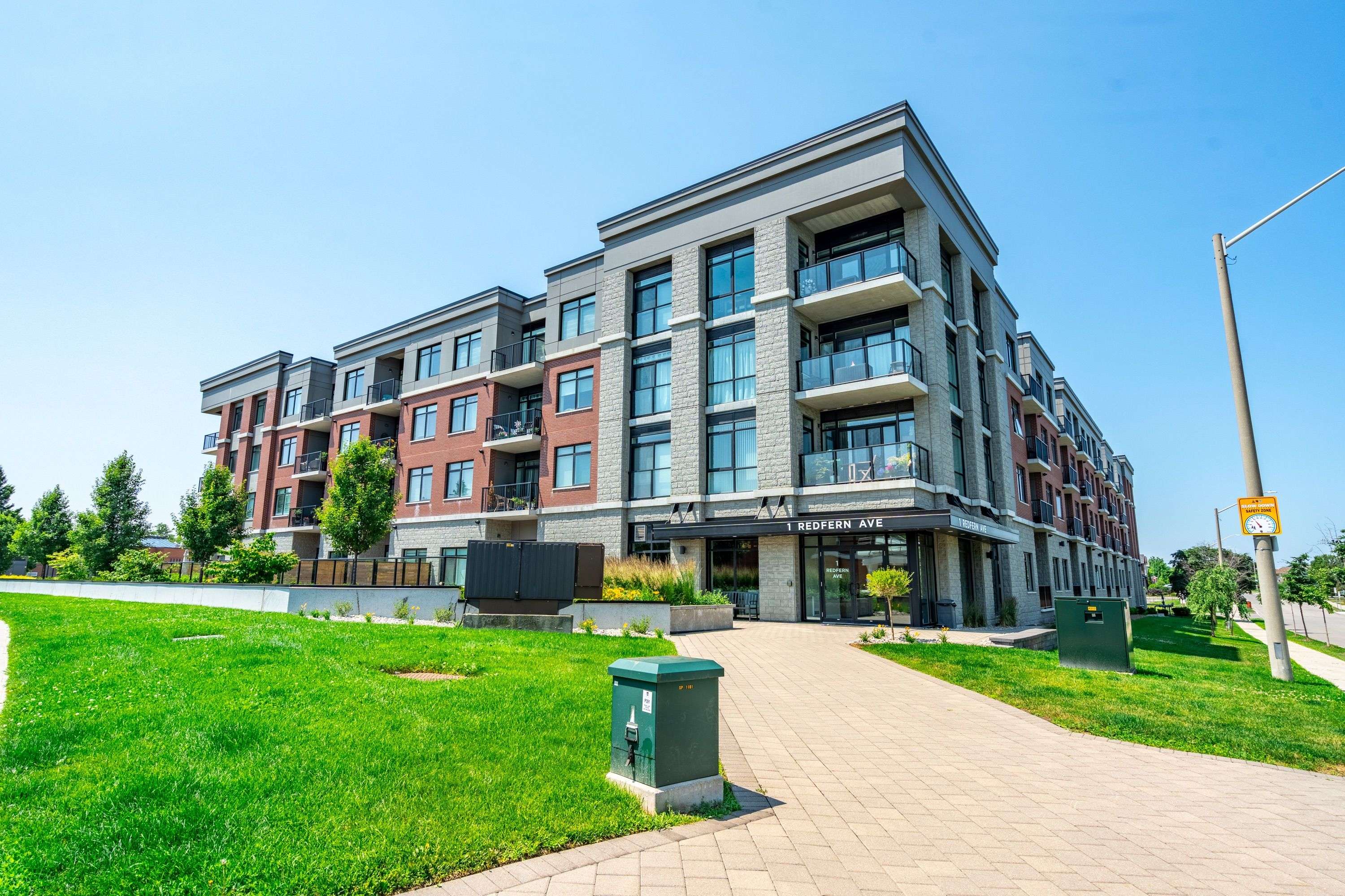 1 Redfern AVE #329, Hamilton, ON L9C 0E6