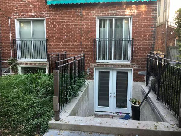 Toronto E03, ON M4K 1V5,40 Thorncliffe AVE #Bsmt