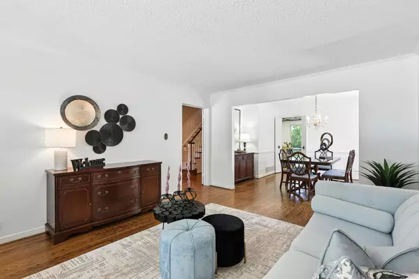 Markham, ON L3T 4E1,15 Woolsthorpe CRES