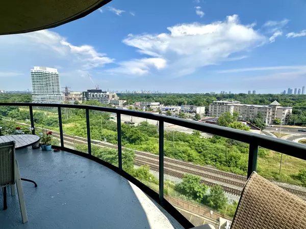 Toronto W08, ON M9A 0C3,1135 royal york RD #903