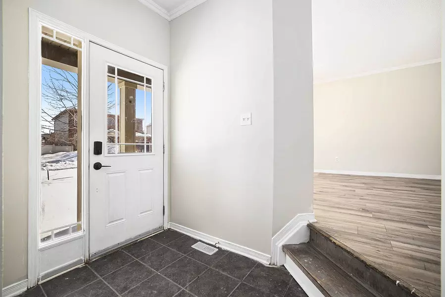 863 Taradale DR, Barrhaven, ON K2J 5P3
