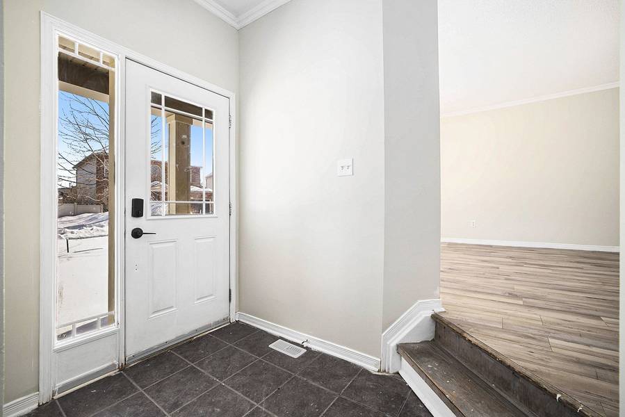 863 Taradale DR, Barrhaven, ON K2J 5P3