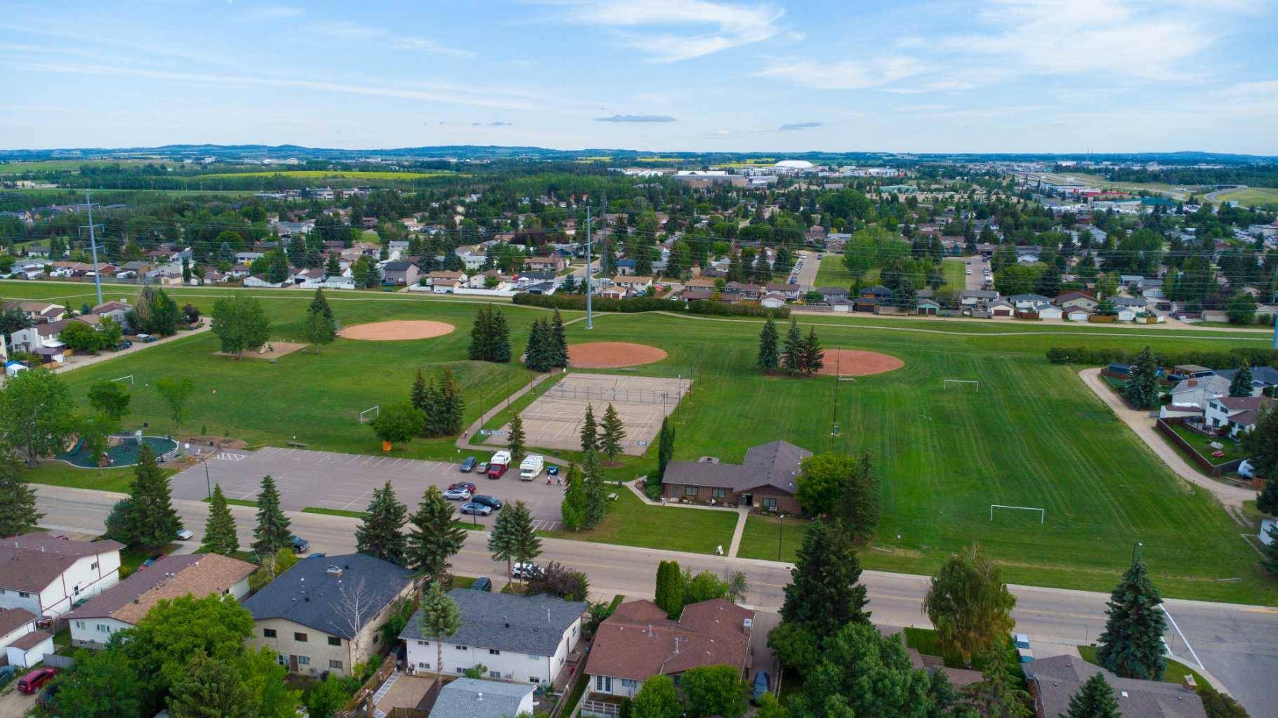 Red Deer, AB T4R 1M8,54 Bell ST #212