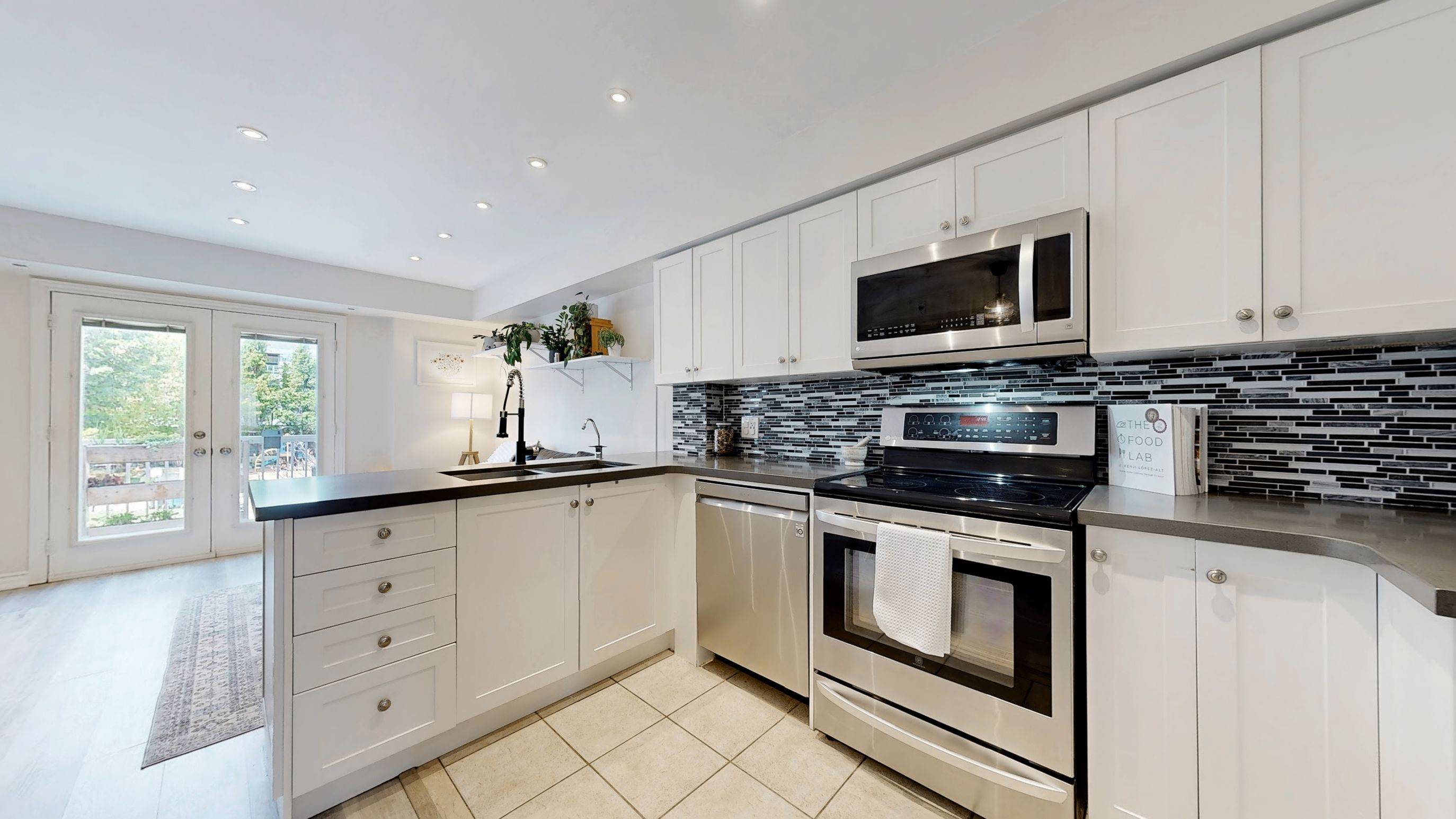 Toronto C01, ON M6J 3W7,12 Sudbury ST #406