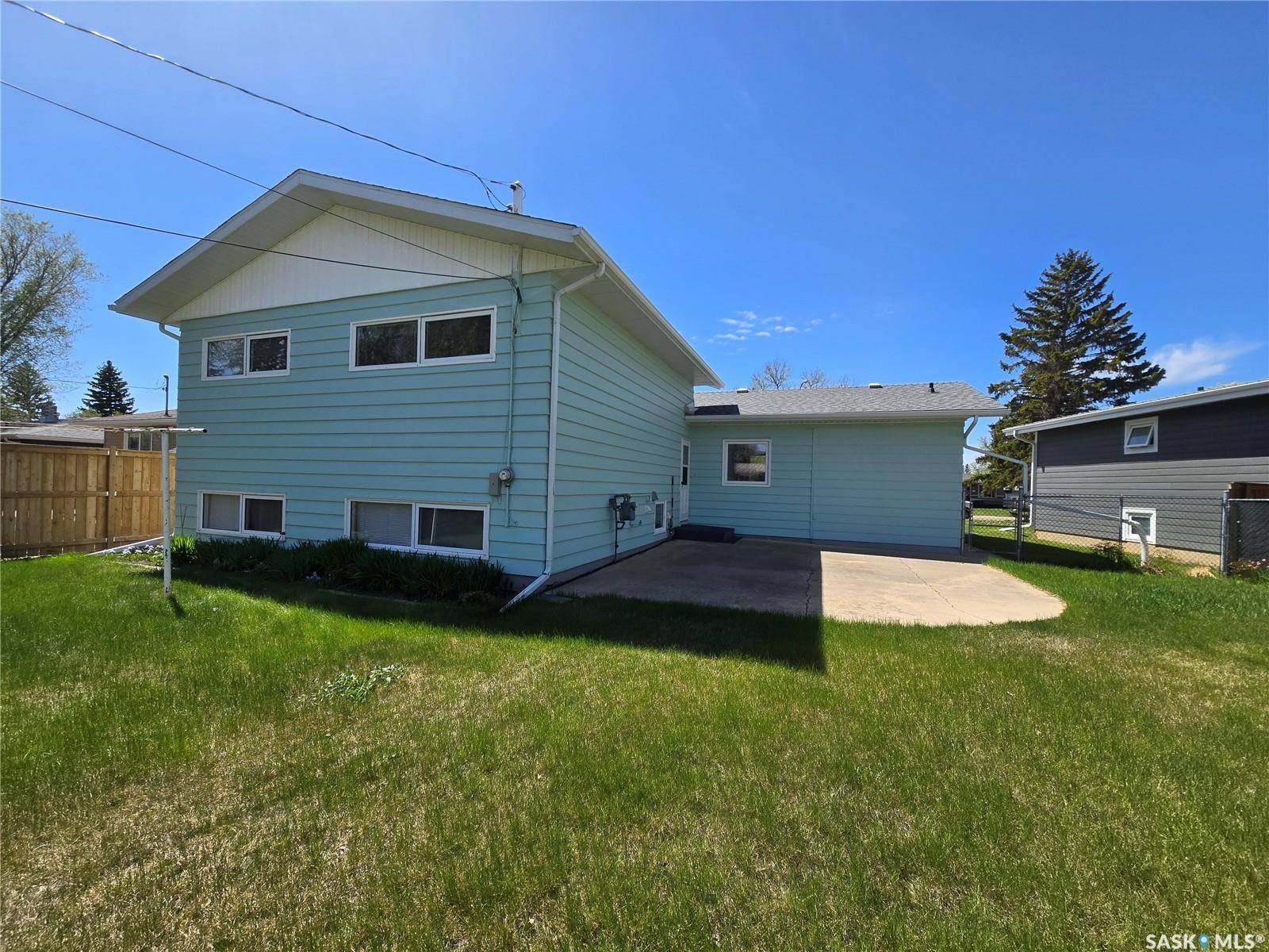 427 15th AVENUE NE, Swift Current, SK S9H 2X5
