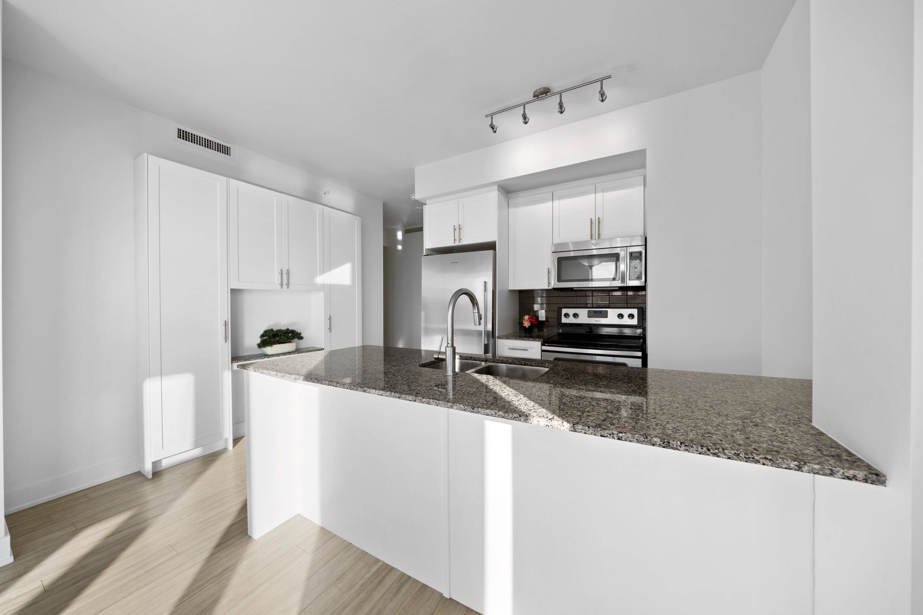 Glebe - Ottawa East And Area, ON K1S 5J5,118 Holmwood AVE #1107