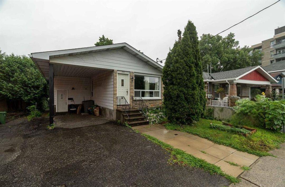 Vanier And Kingsview Park, ON K1L 7E9,244 Bradley AVE #A