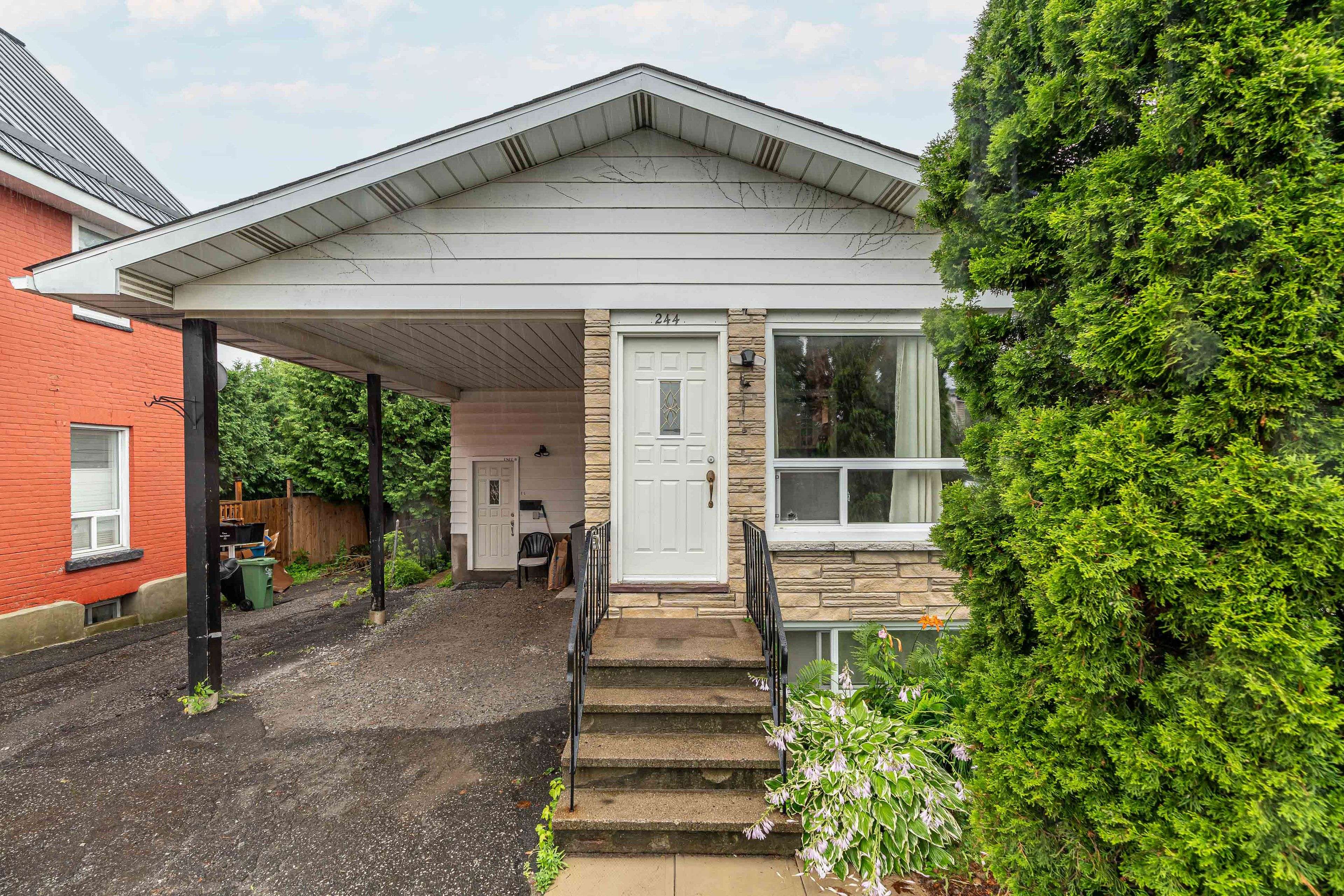244 Bradley AVE #A, Vanier And Kingsview Park, ON K1L 7E9