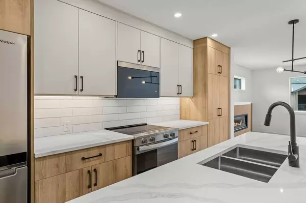 Canmore, AB T1W1M3,1413 Mountain AVE #104