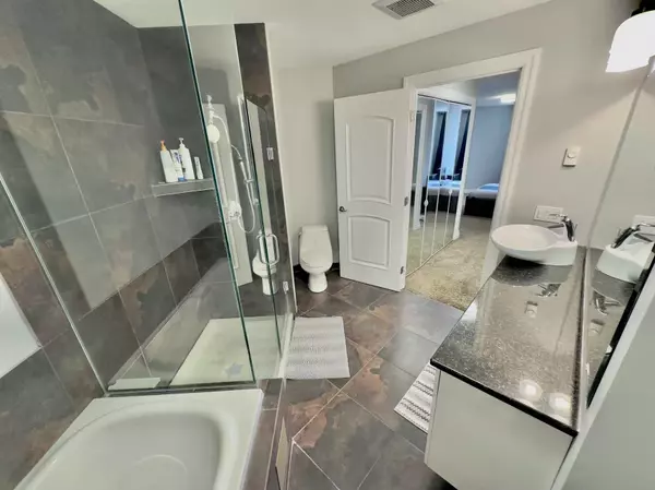 London East, ON N6A 6K3,250 PALL MALL ST #1305