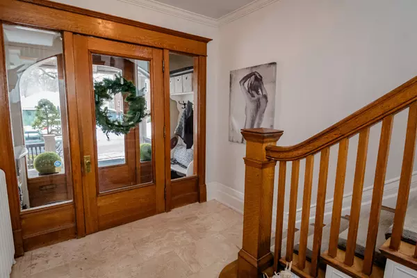 London East, ON N6A 1M4,98 Central AVE