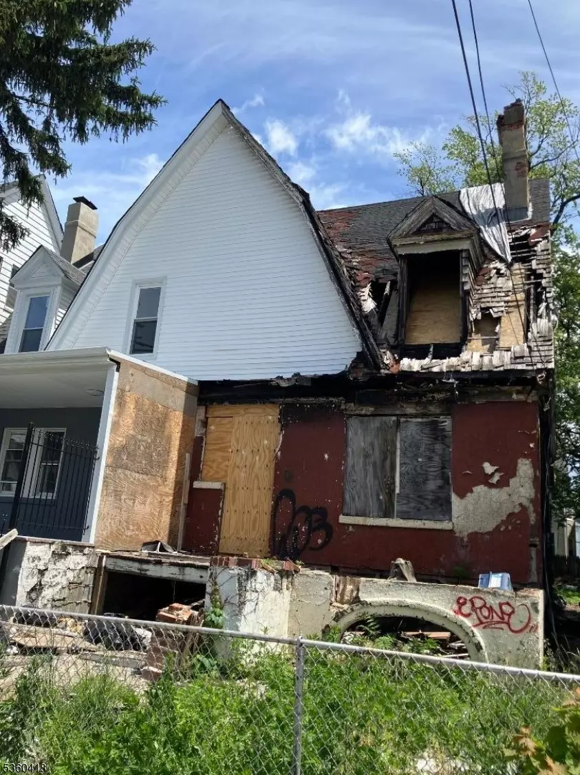 Newark City, NJ 07107,161 N 12Th St