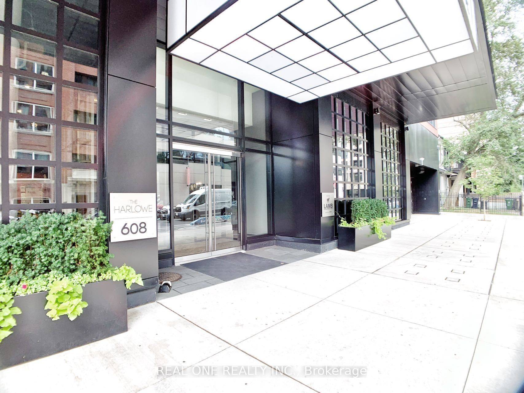 Toronto C01, ON M5V 0N9,608 Richmond ST W #905