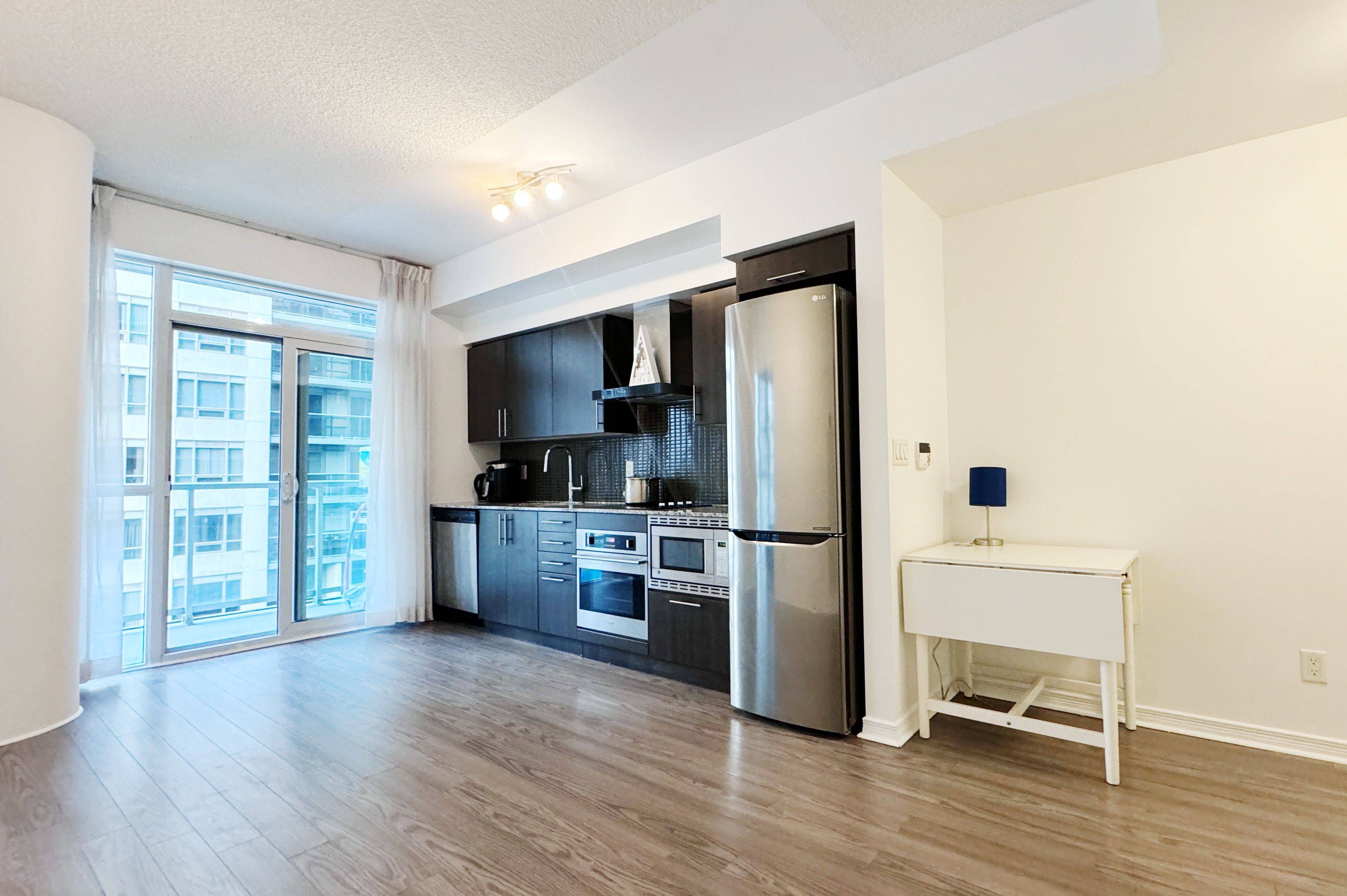 Toronto C01, ON M5V 1B5,352 Front ST W #1217