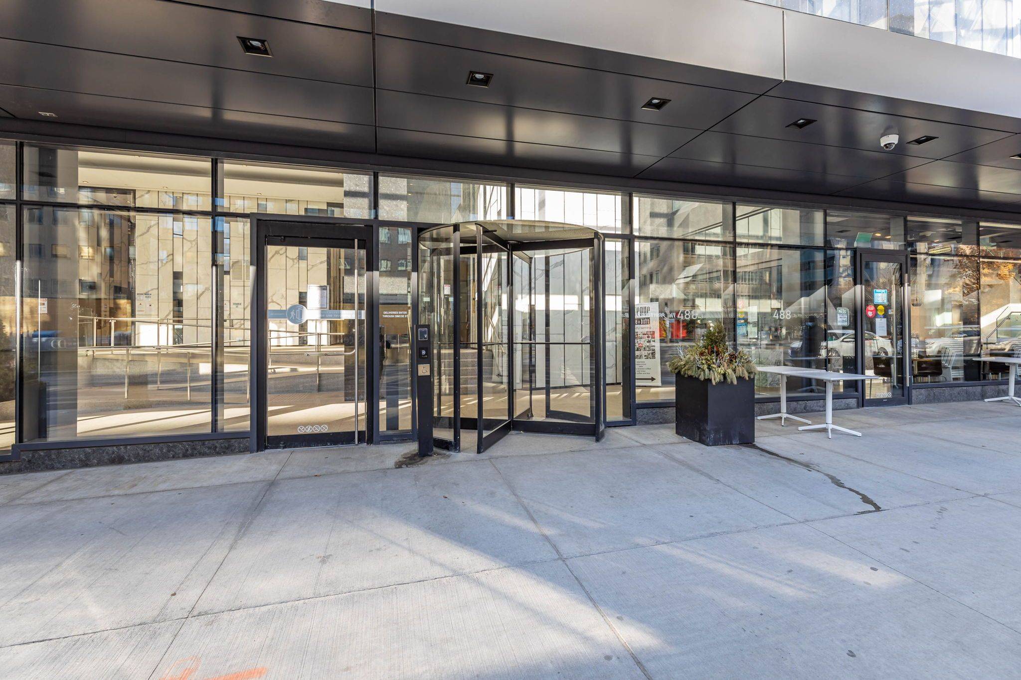 Toronto C01, ON M5G 0C1,488 University AVE #4403