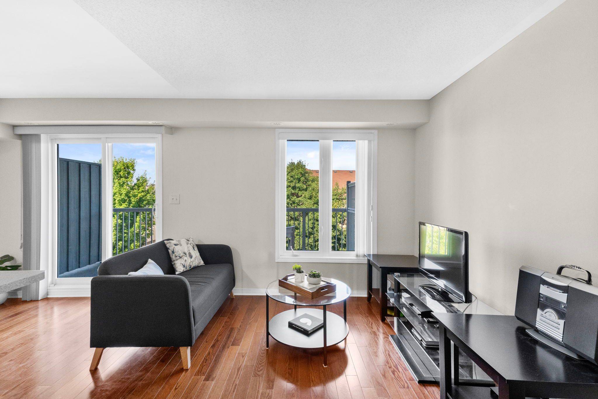 Toronto E04, ON M1L 0E7,649E Warden AVE #27