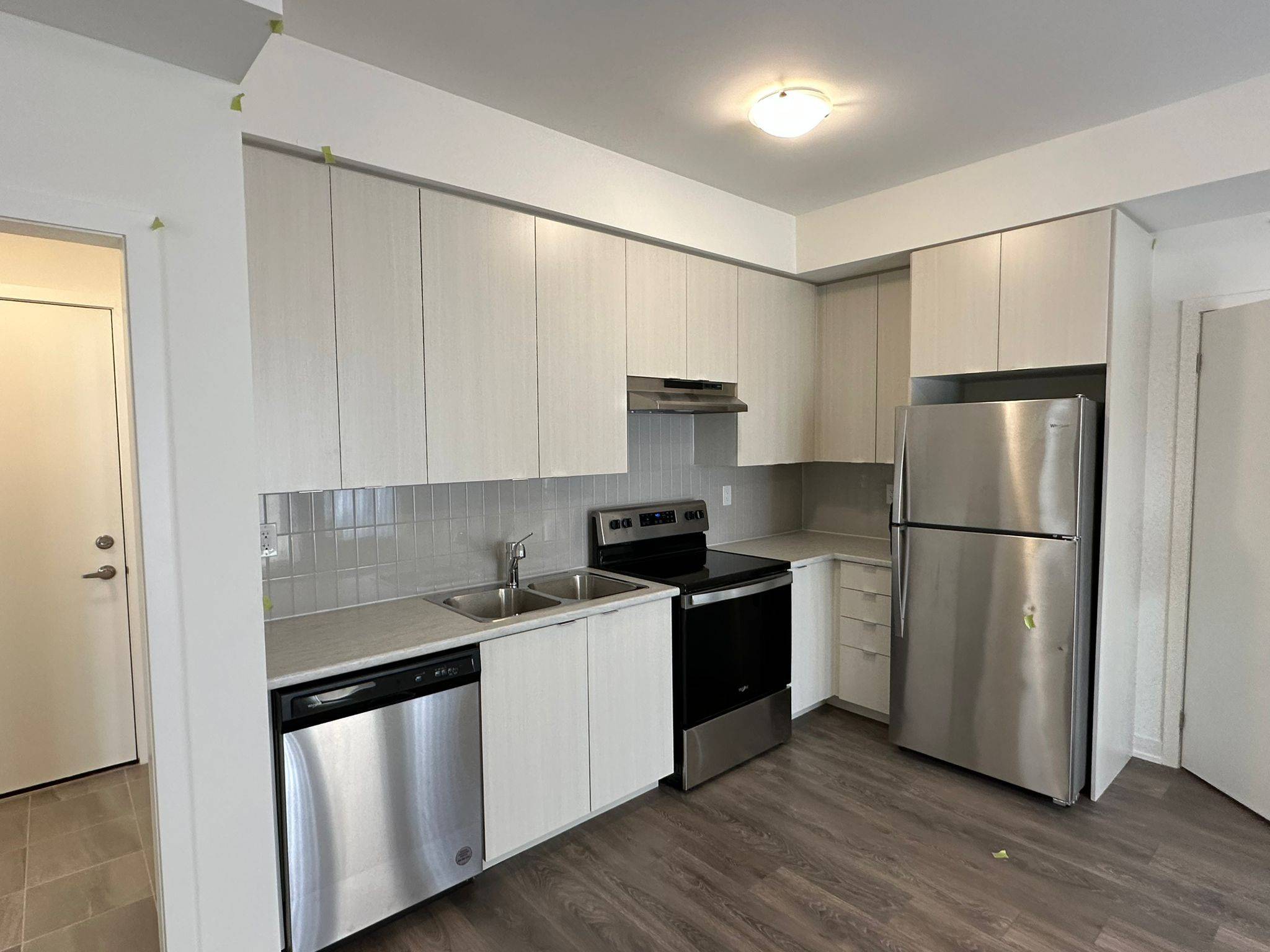 Pickering, ON L1V 0E9,1525 Kingston RD #605