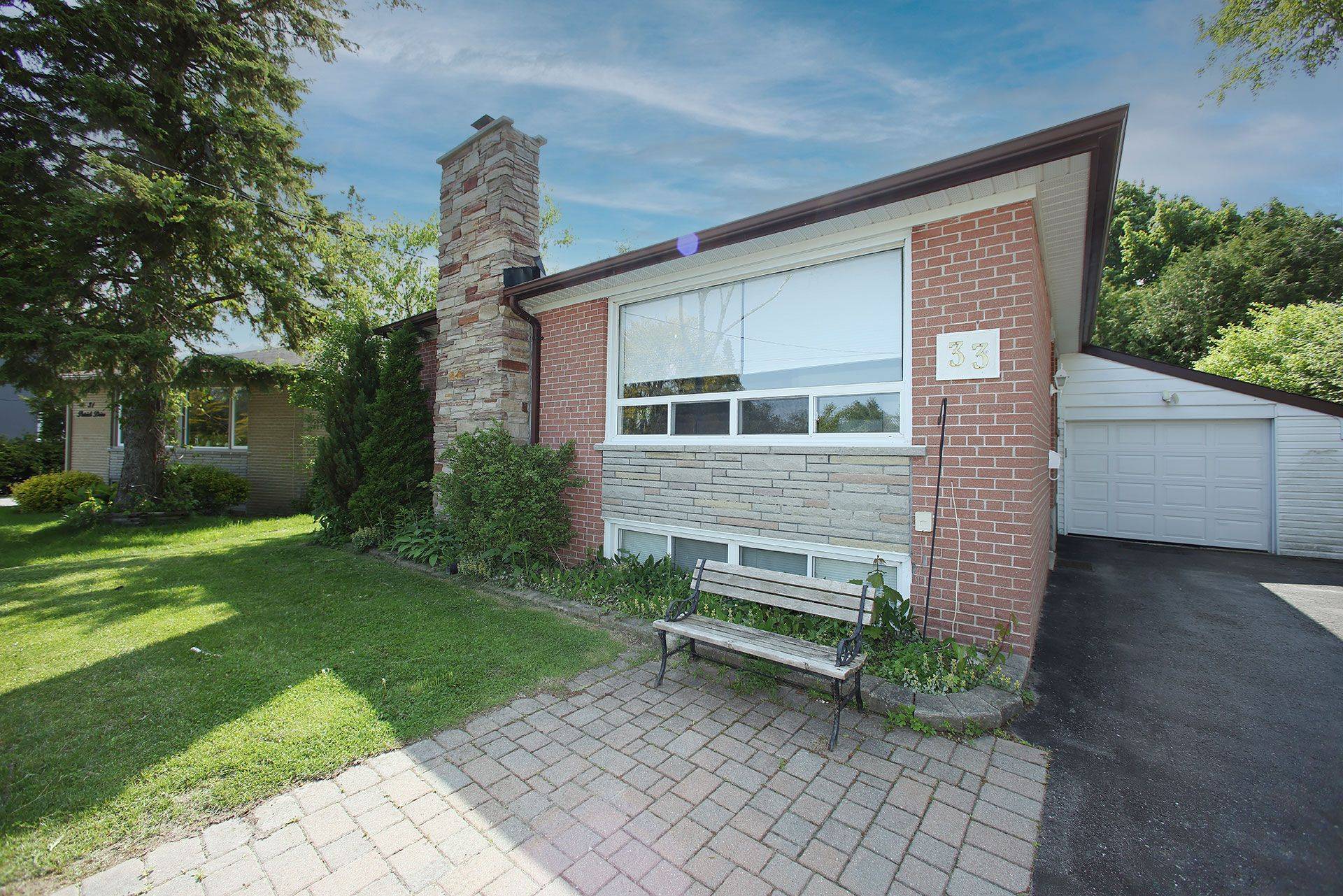 33 Patrick DR, Aurora, ON L4G 2A6