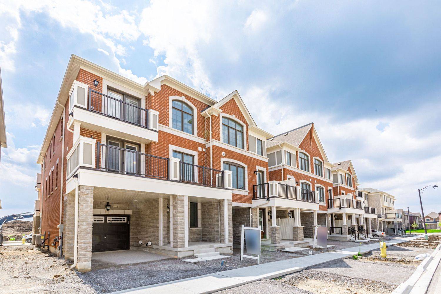Markham, ON L6C 3M4,19 Avani AVE