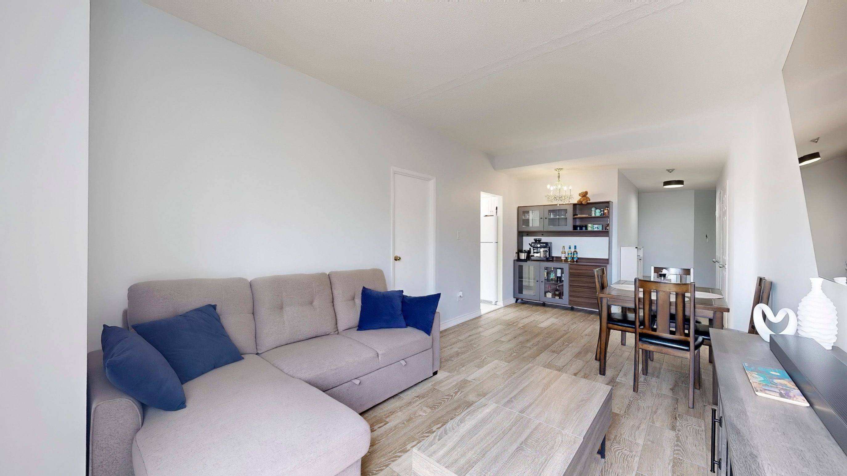 Richmond Hill, ON L4B 3N3,9 Chalmers RD #PH4