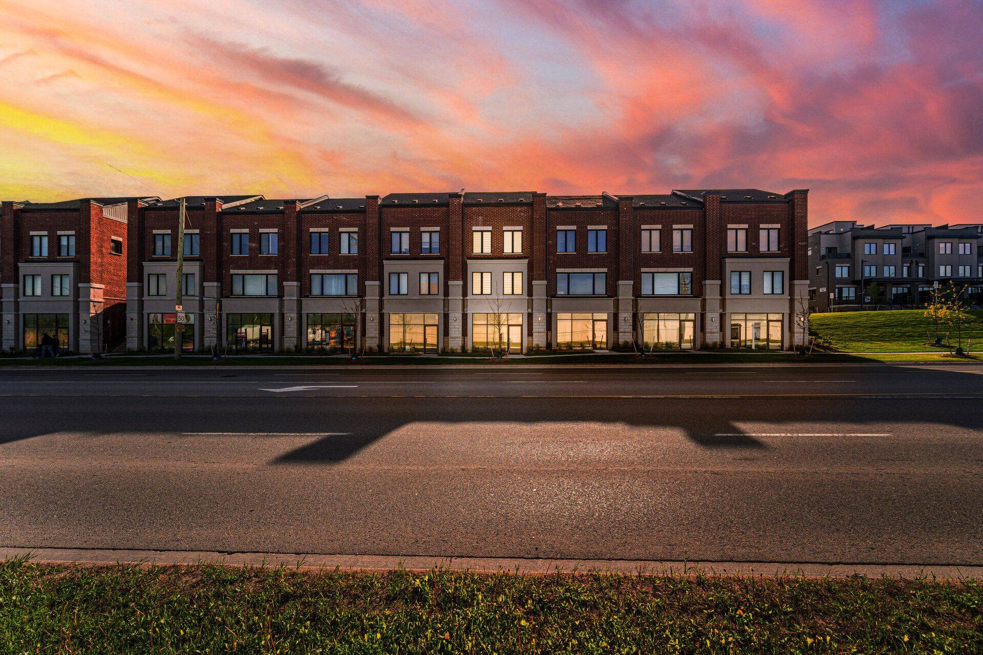Bradford West Gwillimbury, ON L3Z 4M2,220 Dissette ST #12