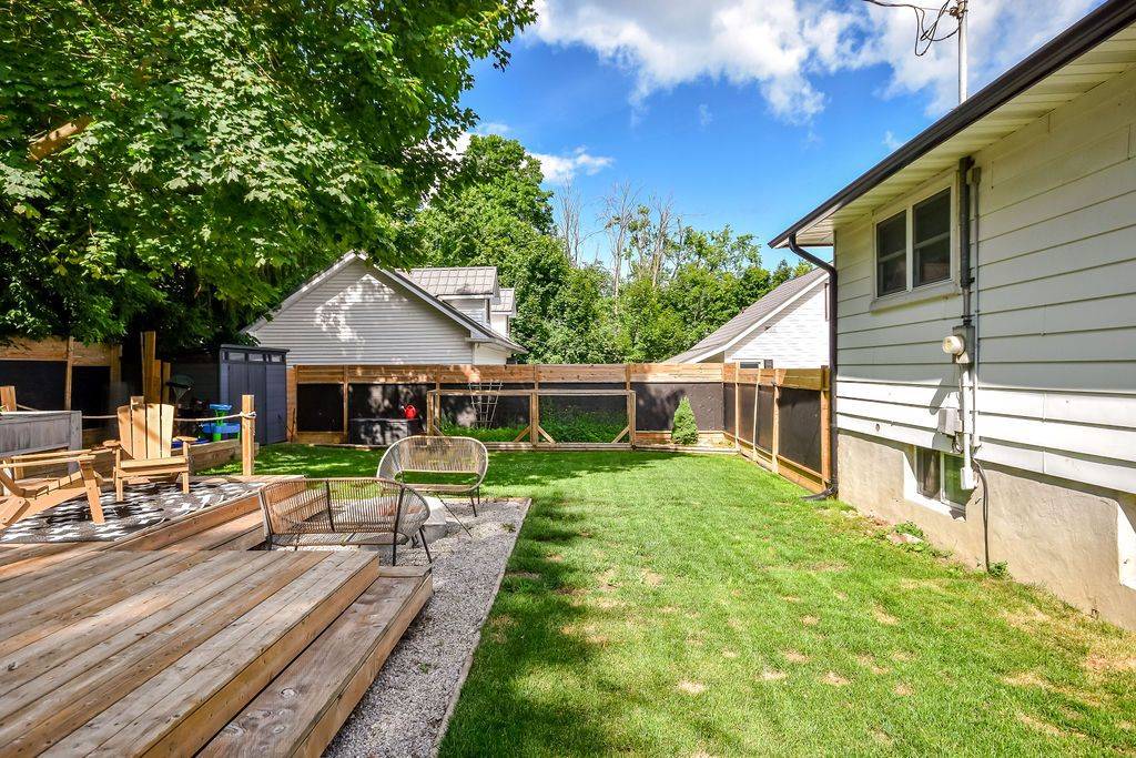 Orillia, ON L3V 2V5,21 ARGYLE AVE